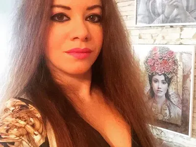 Елица Тодорова май го закъса със зрението, не може да види на какво е заприличала! (Вижте как се изложи)