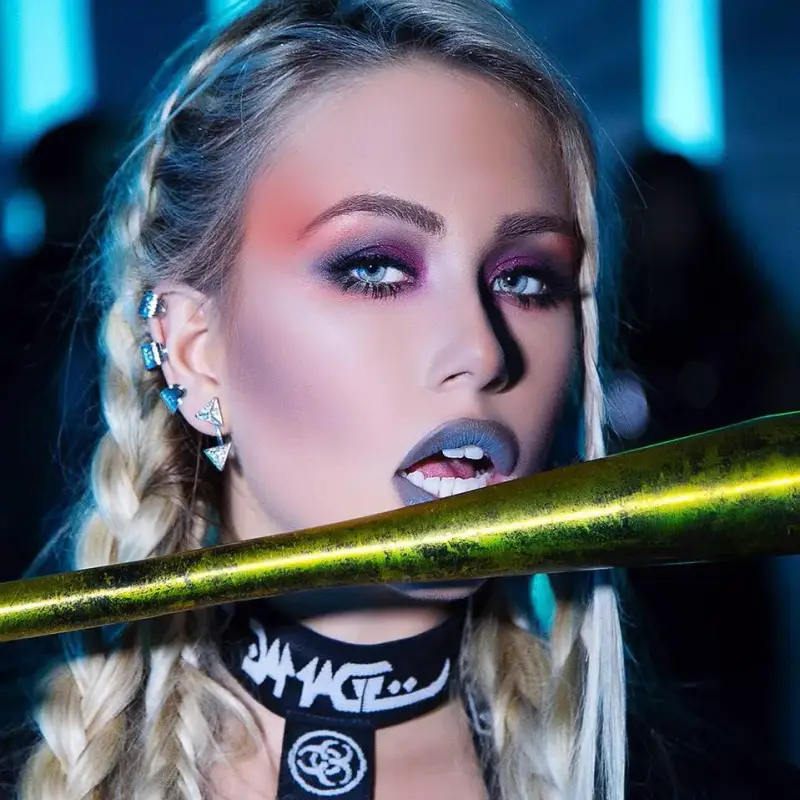 Гери-Никол засенчи и Издислав с новата си песен (Вижте как я гаврят феновете)