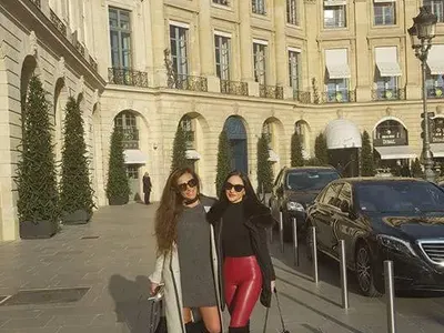 Моника се похвали, че е с клиент и по прашки в Париж! Защо го прави? (Отговор и снимки)