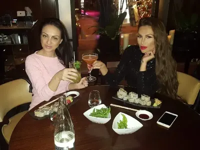 Моника се похвали, че е с клиент и по прашки в Париж! Защо го прави? (Отговор и снимки)