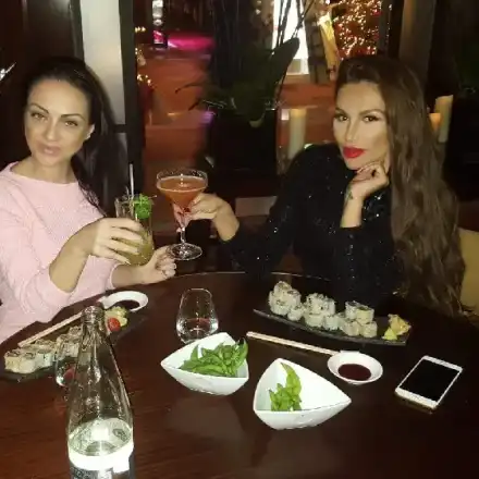 Моника се похвали, че е с клиент и по прашки в Париж! Защо го прави? (Отговор и снимки)