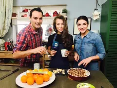 Никол Станкулова омайва мъжете не само с красота, но и със..сладки