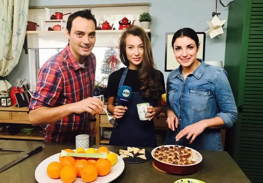 Никол Станкулова омайва мъжете не само с красота, но и със..сладки