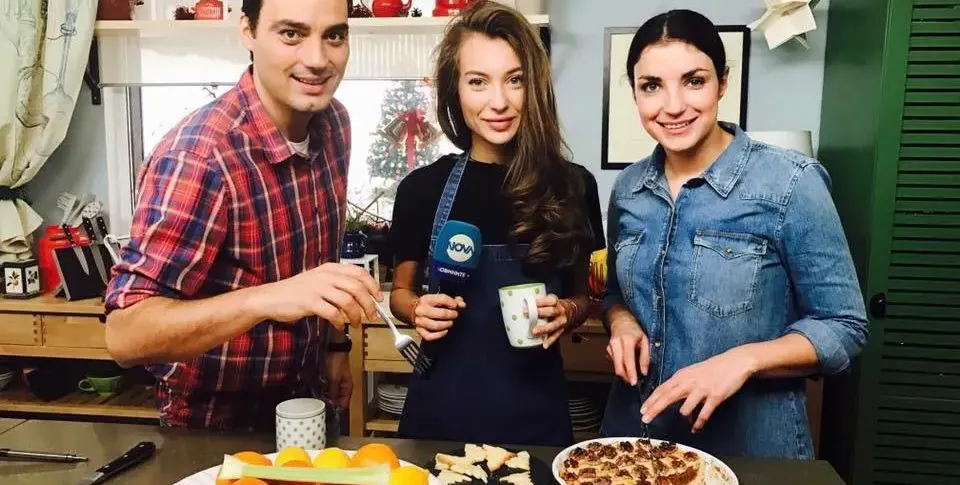 Никол Станкулова омайва мъжете не само с красота, но и със..сладки