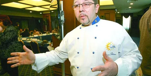 Шеф Петров бесен, нарязаха гумите на колата му (Вижте гневната му реакция)
