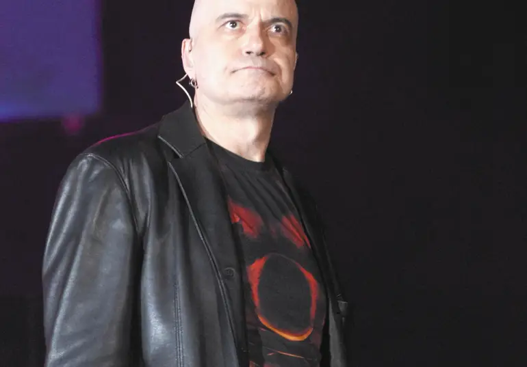 Слави: Изпитвам само омерзение към себе! Изпотроших от яд цяла гримьорна с вентилатор пред екипа си (Още за най-големите гафове на Дългия)