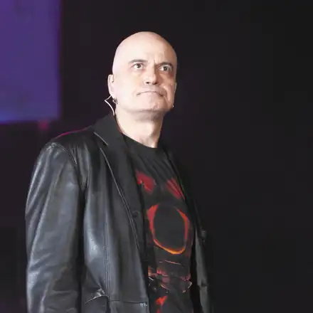 Слави: Изпитвам само омерзение към себе! Изпотроших от яд цяла гримьорна с вентилатор пред екипа си (Още за най-големите гафове на Дългия)