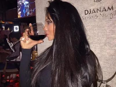 Това нормално ли е? Миската Звезделина си наблъска устата и дупарата със зверски дози силикон! (Снимки от Турция и Малдивите на лов за спонсори)