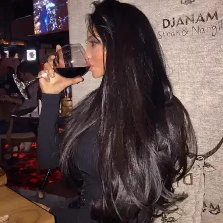 Това нормално ли е? Миската Звезделина си наблъска устата и дупарата със зверски дози силикон! (Снимки от Турция и Малдивите на лов за спонсори)