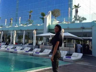 Това нормално ли е? Миската Звезделина си наблъска устата и дупарата със зверски дози силикон! (Снимки от Турция и Малдивите на лов за спонсори)