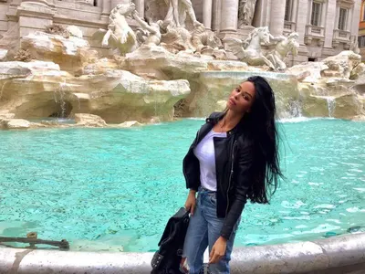 Това нормално ли е? Миската Звезделина си наблъска устата и дупарата със зверски дози силикон! (Снимки от Турция и Малдивите на лов за спонсори)