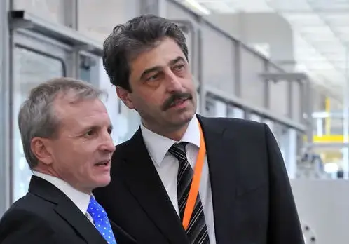 Гриша Ганчев вдига самолета на Цветан Василев (Подробности за схемата)