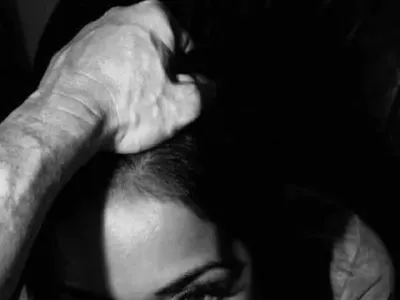 Журналистка лъсна в брутални кадри!