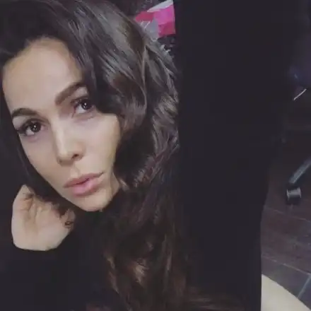 Най-голямата лъжа на Алисия: Аз съм естествена! Вижте екслузивно в HotArena всички корекции по певицата заради които я подиграват  + комплексът който я тресе