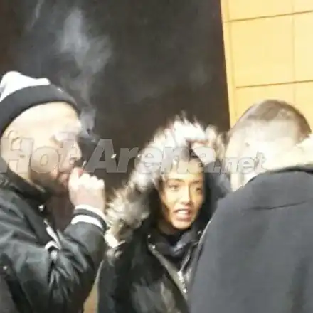 ПАПАРАШКИ СНИМКИ: Ани Хоанг и DEE прекрачиха закона пред известен мол! Вижте как се напафкаха преди да влязат в кино салона