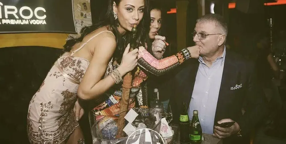 Плеймейтски войни! Палавата Зори откраднала мъжа на колежка