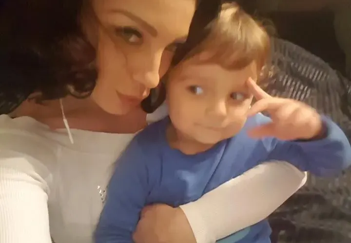 Това не е майтап, а самата истина! Милионерчето Митко Динев иска Емануела да му плаща 95 лв. издръжка за сина им (Ексклузивни подробности + малкият днес има рожден ден)
