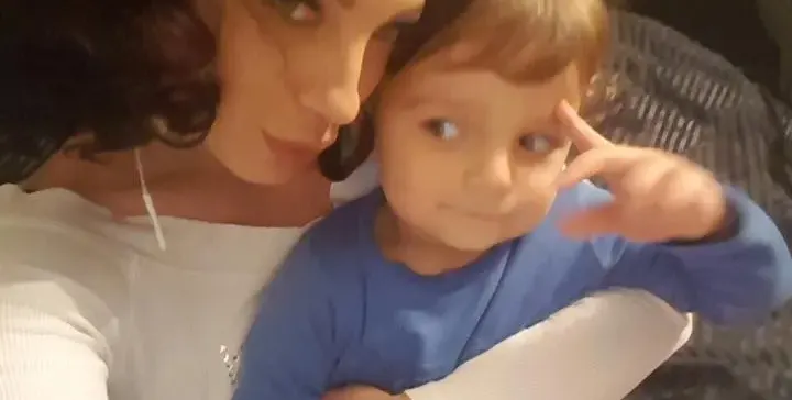 Това не е майтап, а самата истина! Милионерчето Митко Динев иска Емануела да му плаща 95 лв. издръжка за сина им (Ексклузивни подробности + малкият днес има рожден ден)