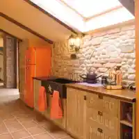 Нона Йотова и Бонев с уникален дом за  половин милион евро  в Банско, гледат звездите през стъклен покрив  (Снимки)