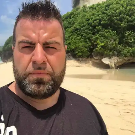 Почина Роро Кавалджиев