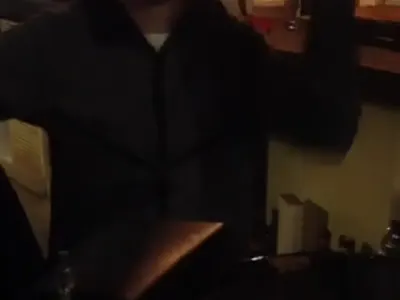 Скандално! Емилия пее на пияния Коко Динев! Бизнесменът пуши в лицето на сина си и го кара да тропа на барабанчета (Видео)