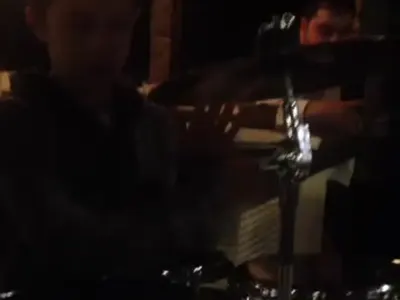 Скандално! Емилия пее на пияния Коко Динев! Бизнесменът пуши в лицето на сина си и го кара да тропа на барабанчета (Видео)