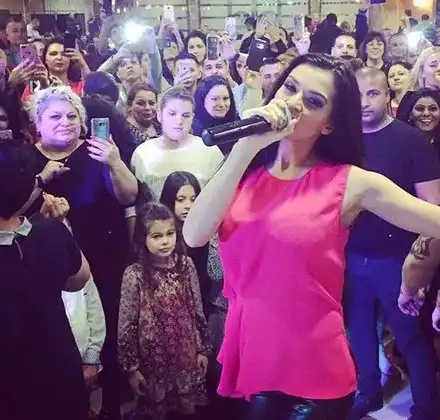 Затриха багажа на Преслава в Испания! Певицата излезе на сцена с дрехите, с които е пътувала (Подробности)