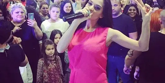 Затриха багажа на Преслава в Испания! Певицата излезе на сцена с дрехите, с които е пътувала (Подробности)