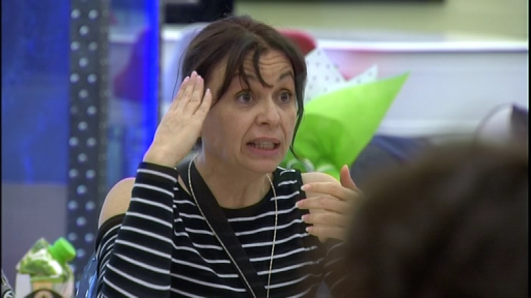 Миглена Ангелова  яхна супер луксозно „Бентли“  за 100 бона