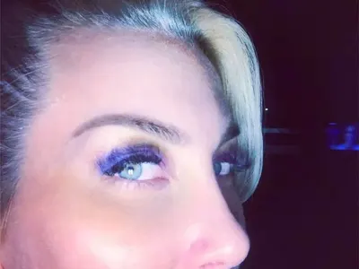 Антония Петрова шокира феновете си с набол мустак (Фото)