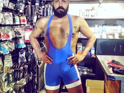 Азис имитира Борат! Борбата била голямата му страст (Фото)