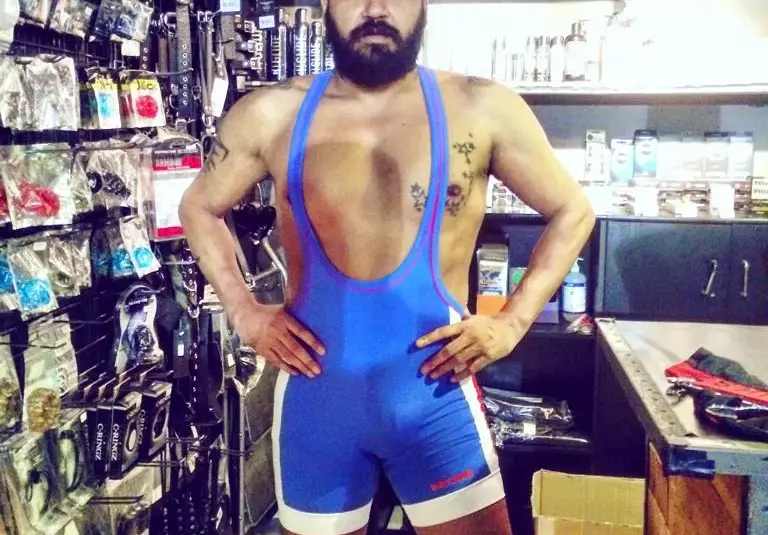 Азис имитира Борат! Борбата била голямата му страст (Фото)