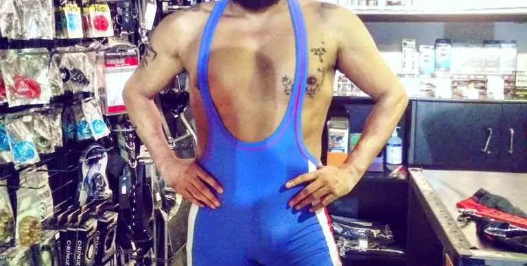 Азис имитира Борат! Борбата била голямата му страст (Фото)