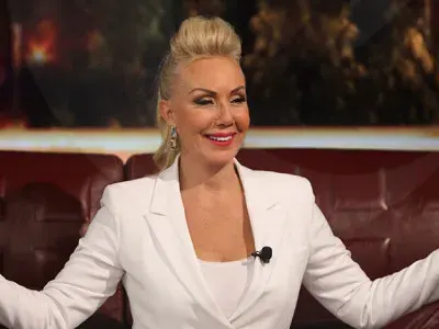 Бомба! Лепа Брена влиза в „Капките“