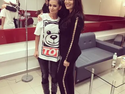 Цеца обърна знамето ни наобратно докато пееше „Трепни“. Преслава я чака в гримьорната (Фото + видео)