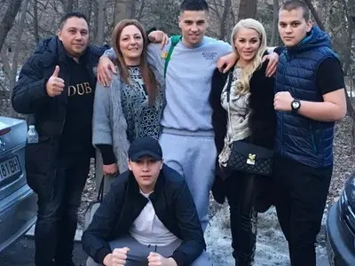 ДесиСлава храни родителите на Благой! Води ги на почивки, пълни им хладилника, купува му телефони