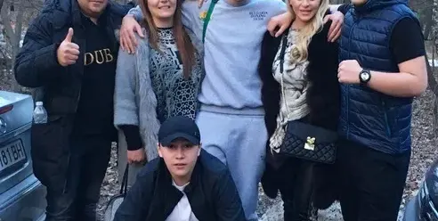 ДесиСлава храни родителите на Благой! Води ги на почивки, пълни им хладилника, купува му телефони