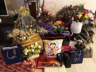 ДесиСлава закъсня за рождения си ден! Благой сам посрещаше гостите на купона (СНИМКИ)