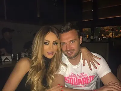 Ексклузивно в HotArena! Футболната съпруга Ирина Сиракова готова на всичко, за да легне с Божинов! Блондинката слага рога на мъжа си пияна в кръчми (Подробности)