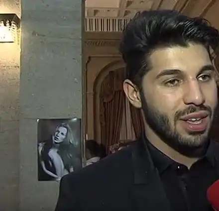 Фики Стораро се кипри с дрехи-ментета (Певецът стана за смях пред Филип Плейн)