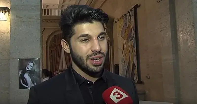 Фики Стораро се кипри с дрехи-ментета (Певецът стана за смях пред Филип Плейн)