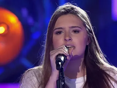 Графа взима невръстна красавица в отбора си