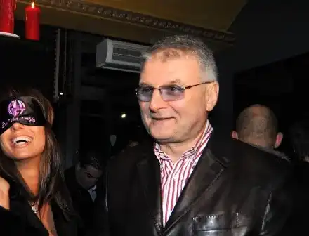 Ицо Стоте Манекенки дели дом с 85-годишна