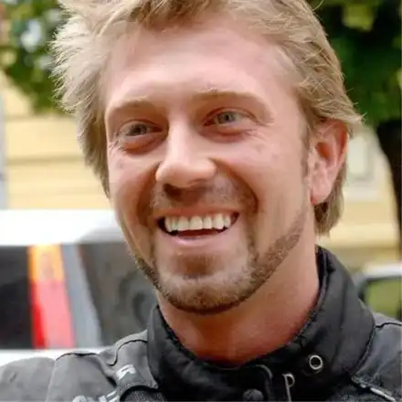 Калин Врачански се оплете в мрежите на 22-годишна сервитьорка (Вижте как е станала свалката)