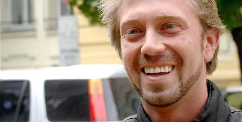 Калин Врачански се оплете в мрежите на 22-годишна сервитьорка (Вижте как е станала свалката)