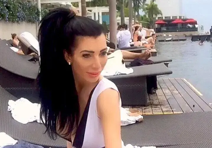 Катрин Вачева си показа прелестите в Сингапур за РД (Снимки)