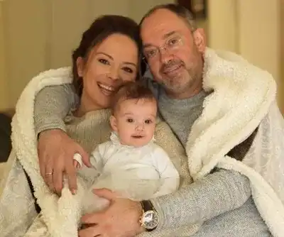 Лили Иванова приспива бебето на Вики от „Мастило“