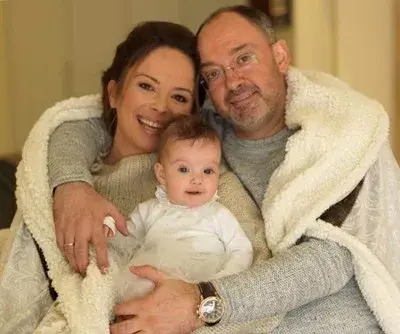 Лили Иванова приспива бебето на Вики от „Мастило“