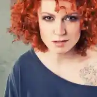 Люси Дяковска спи без дрехи и не се срамува да показва тялото си