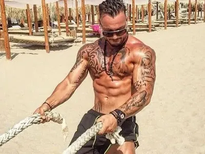 Митака от София ден и нощ щял да вдига сватба с мъж, имал интимни отношения и с Ники Китаеца на Азис (Още за тъмната страна от живота на мачото + Снимки))